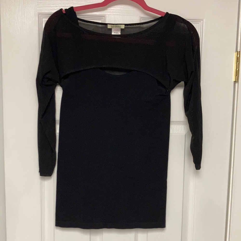 Tank with mesh sleeves